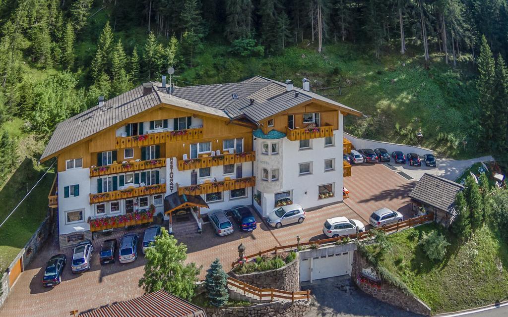 Hotel La Pineta Selva di Val Gardena Exterior foto